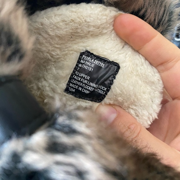 Women's Black Winter Boots with Faux Fur Trim Size 7 - Picture 3 of 5